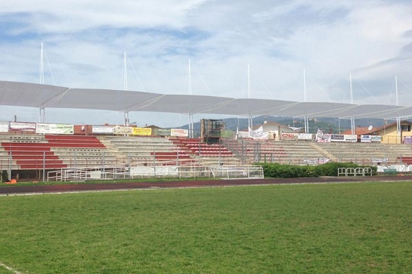 Copertura tribune dello stadio R. Strulli nel comune di Monsummano Terme